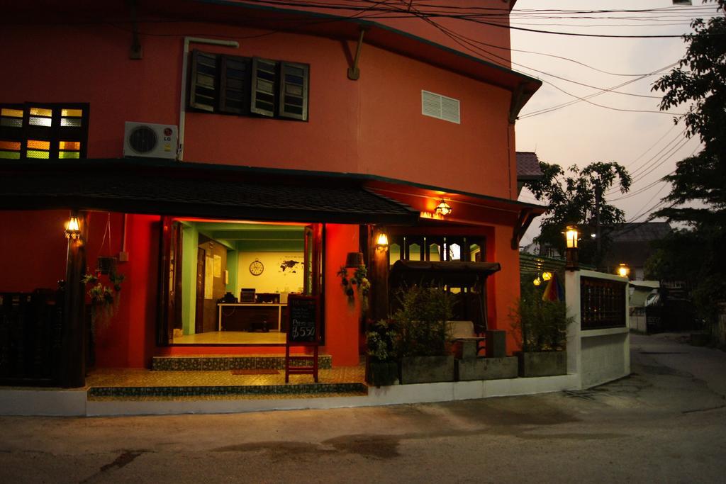 The Corner Inn Чиангмай Екстериор снимка