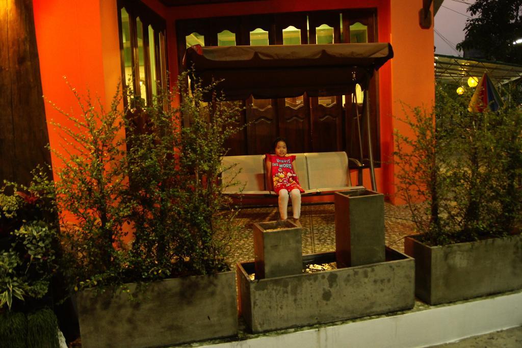 The Corner Inn Чиангмай Екстериор снимка